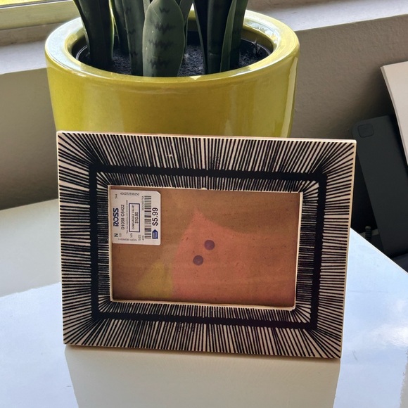 Modern Black and White Photo Frame - Picture 3 of 6